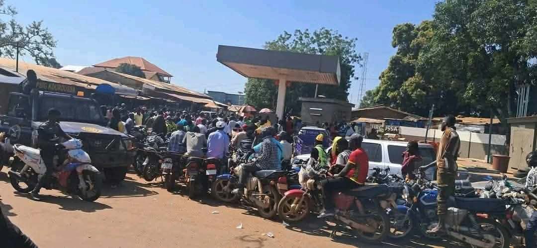 Carburant : pourquoi les stations-service de Conakry sont prises d’assaut