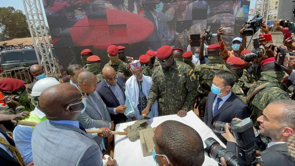 Conakry : le colonel Mamadi Doumbouya lance la construction d'un échangeur moderne