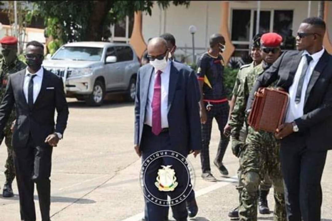 Guinée: Alpha Condé part se soigner aux Émirats arabes unis
