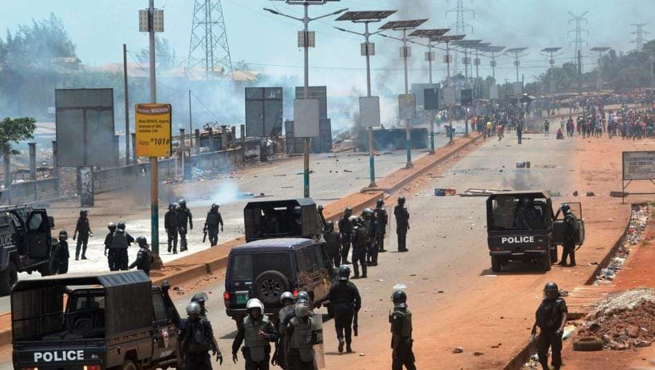 Guinée: Le FNDC dénonce avec vigueur les exactions inhumaines et barbares dont des mineurs et leurs parents sont victimes 

