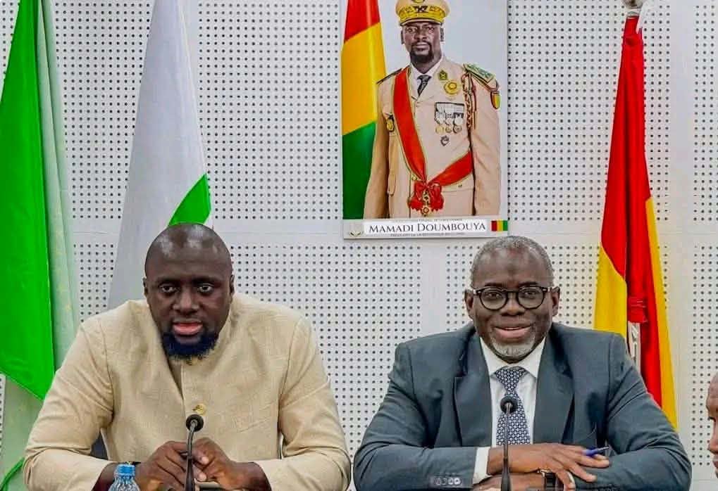 Guinée : Plus de 50 jours sans ministres à l’Emploi et à la Communication, un vide aux conséquences potentiellement lourdes
