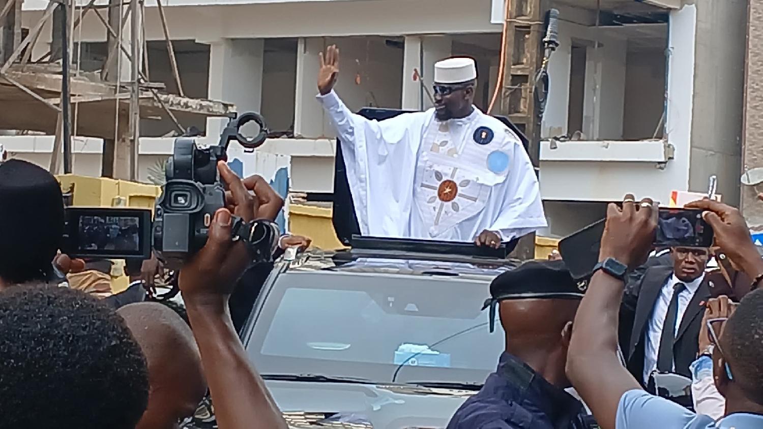 La dernière danse des crédules : Chronique d’une candeur guinéenne (Par Ousmane Boh KABA) 