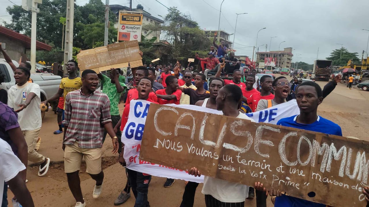 Matoto: des jeunes de Gbessia Cité de l’air portent de graves accusations contre le maire Mamadouba Tos Camara

 
