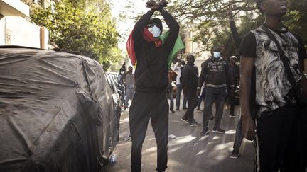 Sénégal : le report de la présidentielle au 15 décembre entériné par le Parlement