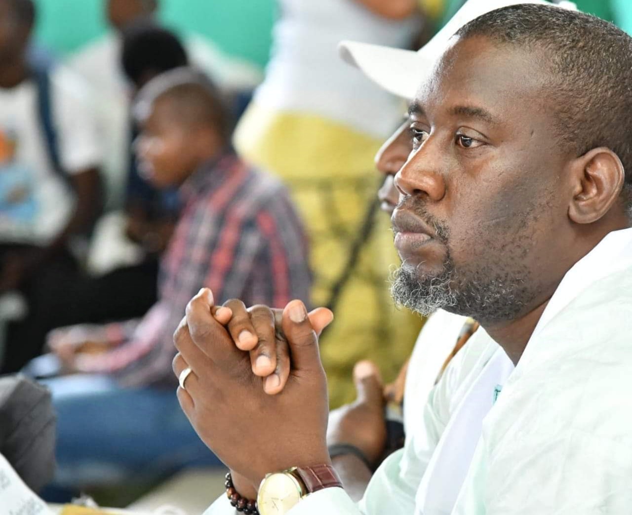 " Notre pays devient de plus en plus un cimetière de la morale et de la dignité.",  Aliou Bah,