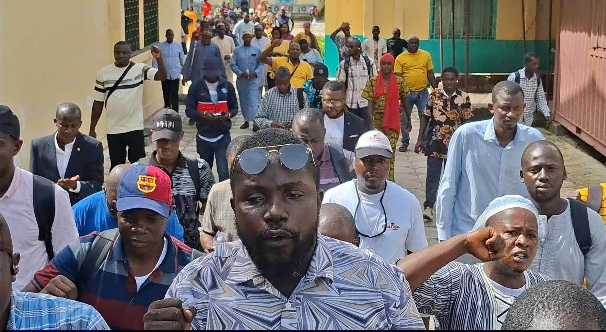 Éducation : « Trahis » par l’intersyndicale, les contractuels de Conakry appellent à déserter les classes