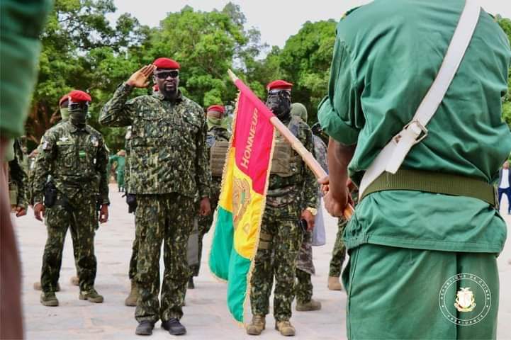 Kindia: le colonel Mamadi Doumbouya prend le poule des troupes 